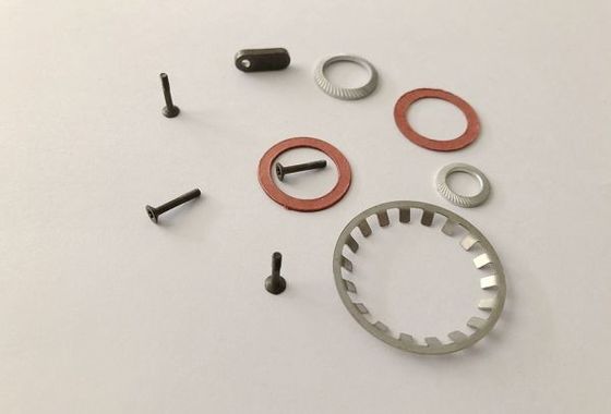 L'auto che chiude l'ammortizzatore a chiave parte lo spessore degli anelli di conservazione 0.02-0.5mm