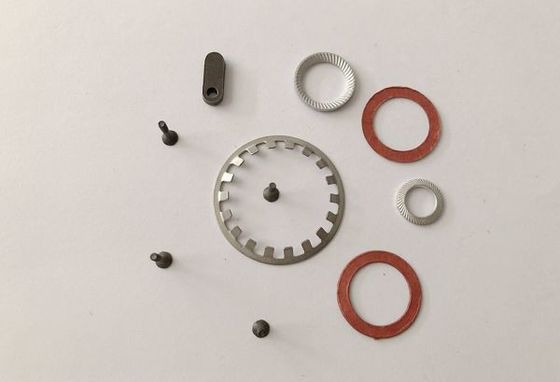 L'auto che chiude l'ammortizzatore a chiave parte lo spessore degli anelli di conservazione 0.02-0.5mm